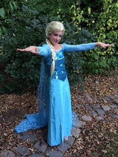 Frozen Ice Queen and Ice Princess shows for kids birthday parties in NJ, professional actresses and singers posing as Ice Queen, winter sisters duet deluxe show available