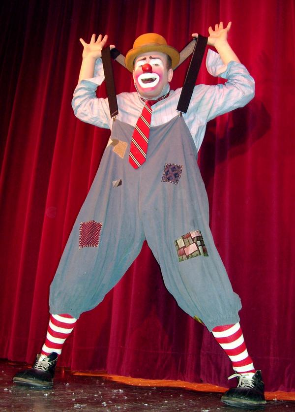 Kevin- Variety Entertainer Magician Clown, former Ringling Brothers Barnum & Bailey entertainer, circus performer for carnival theme parties and events