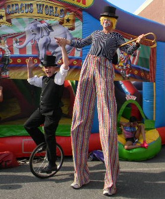 Unicycler & Stilt Walker- circus clwon perfomers formerly of stage, Ringling Brothers barnum & Bailey Circus, and the Gretest Show on Earth, top variety entertainers perform strolling magic, juggling, balancing act, and balloon sculptures, carnival theme parties NJ