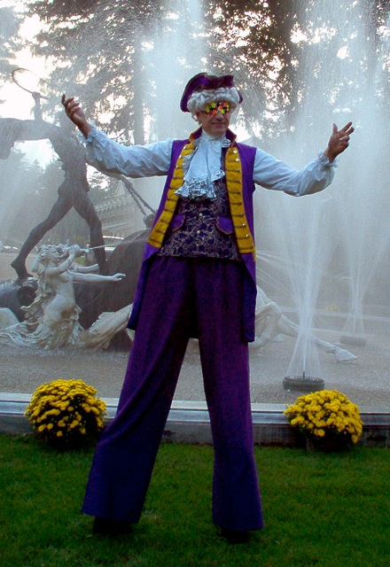 Stilt Walker for Mardi Gras party, variety entertainer stilt walker juggler, Mardi Gras entertainer NJ, strolling sleight of hand close up magic   (click on photo for more Stilt Walkers)