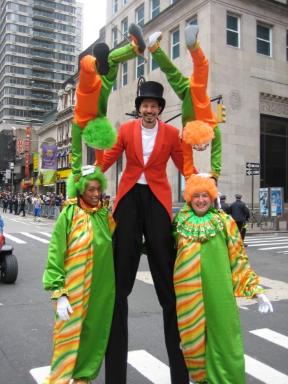 Vito- professional variety entertainer, stilt walker, juggler, balloon artist, unique stilt walking costumes, strolling comedy-magic-juggling-balloon sculptures