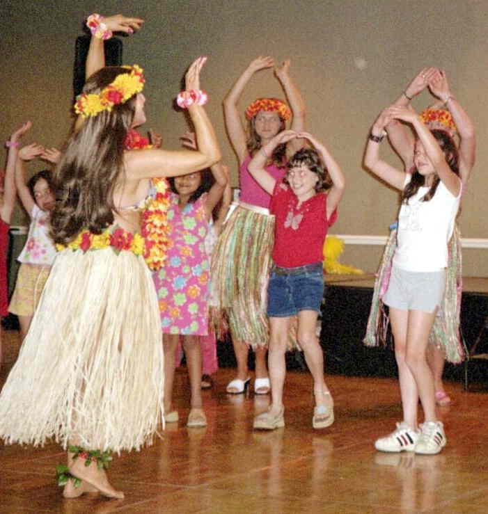 Kid's Hula SHow for children's luau birthday parties in New Jersey, kids hula dancer show includes professionalHula Dancer in authentic Hawiian hula costume with poi props, she perform a hula dance show, tells the sotry of the Hawaiian dance movements, teaches the kids a hula dance hooky lua routine, plays a limbo game, and applies Hawaiian tattoos, birthday child receives a Hawaiian souvenir, afforadable and lots of fun, Kids Hula Show for Hwaiian theme birthday parties NJ
