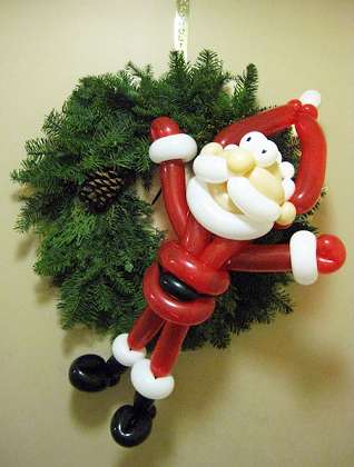 Christmas and holiday Balloon Art Sculptures for your holiday party, professional balloon sculptor creates Xmas themed balloons, Santa balloon, candy cane balloon, Xmas tree balloon, Xmads wreath balloon, snowman balloon, and more for all ages, also add comedy magic show and juggling act
